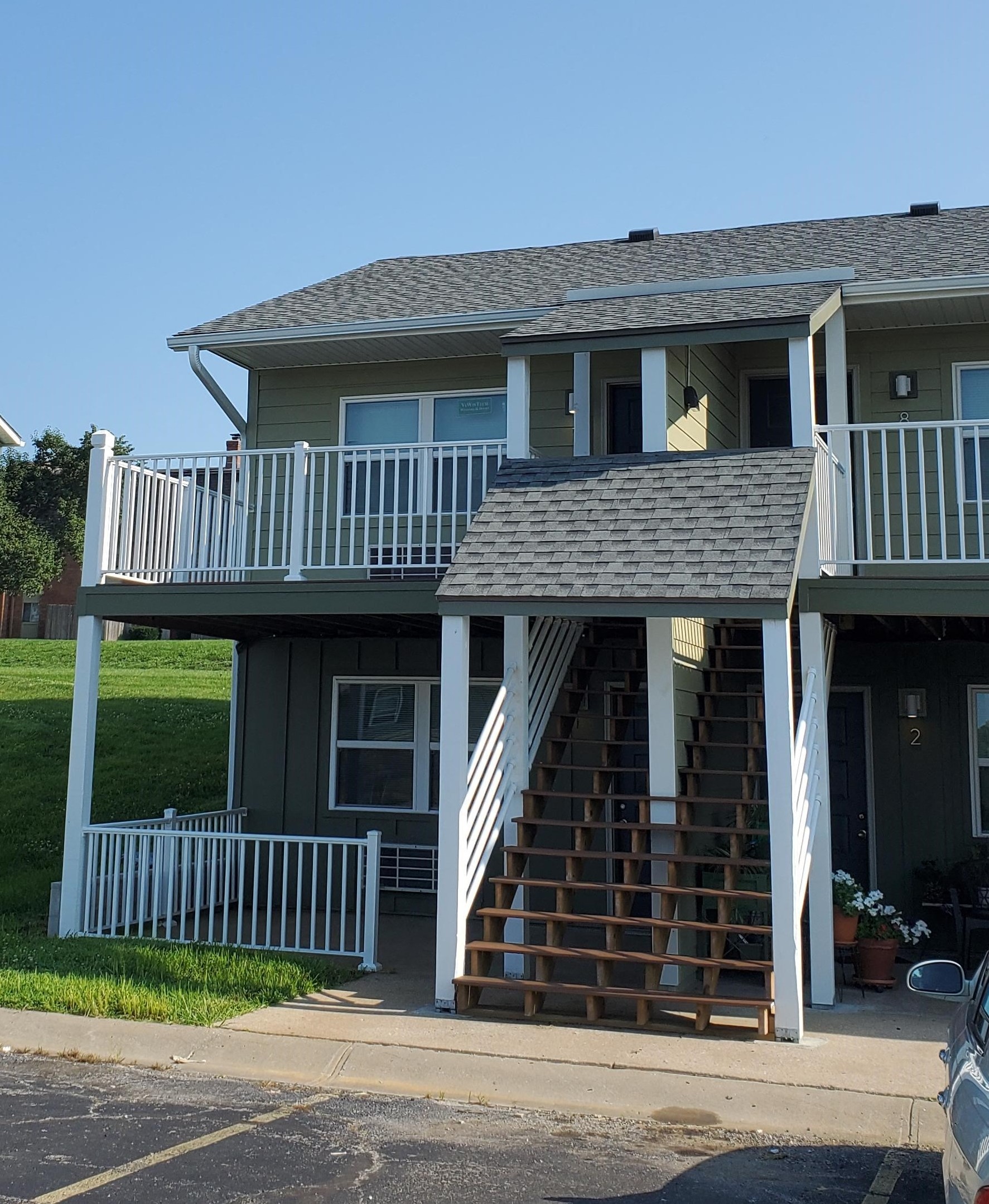 Photos and Video of Gladstone Studios Apartments in Gladstone, MO